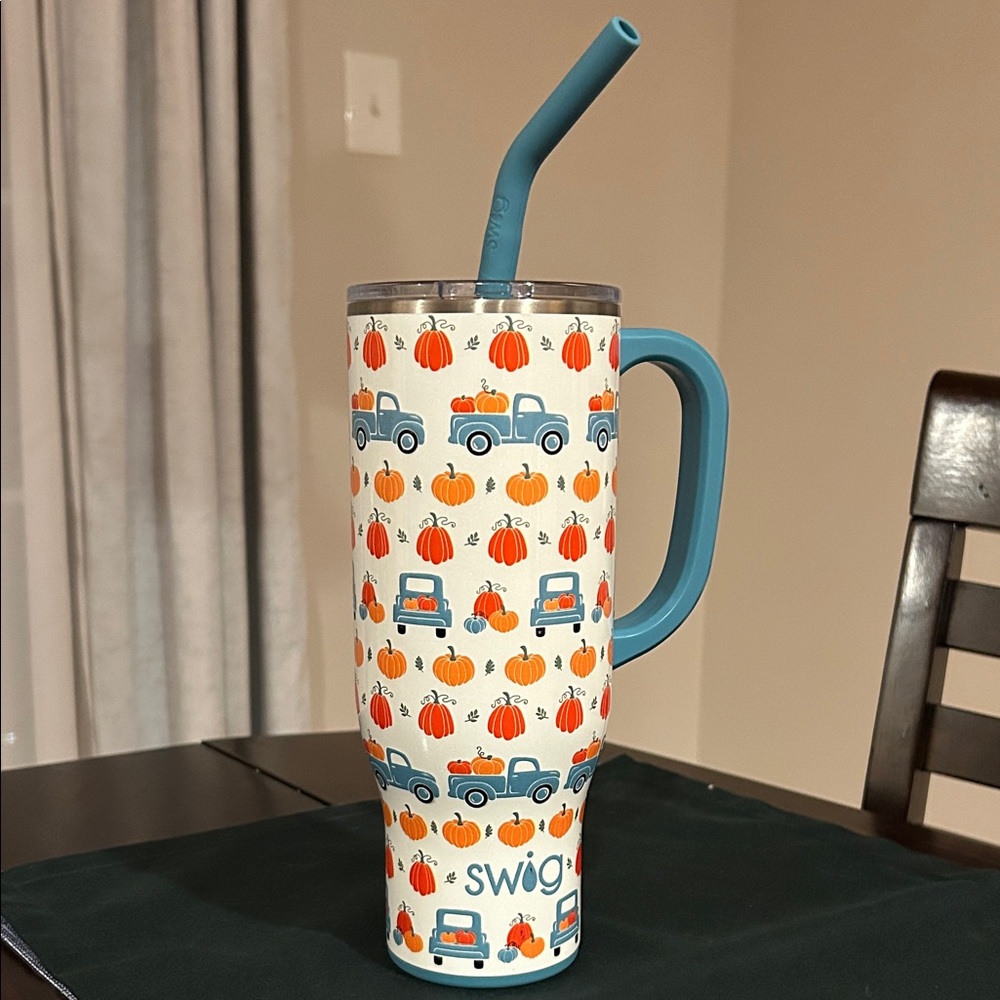 NWOT Swig 30oz Mega Mug Tumbler in Pumpkin Patch
